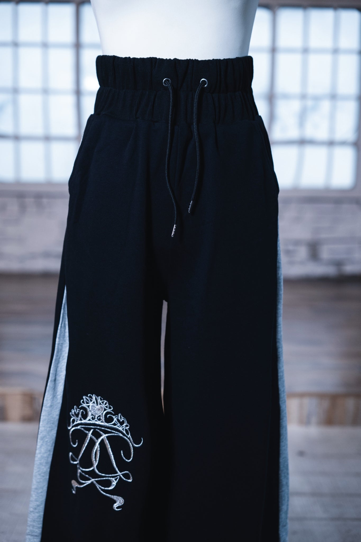 sideline zip pants black