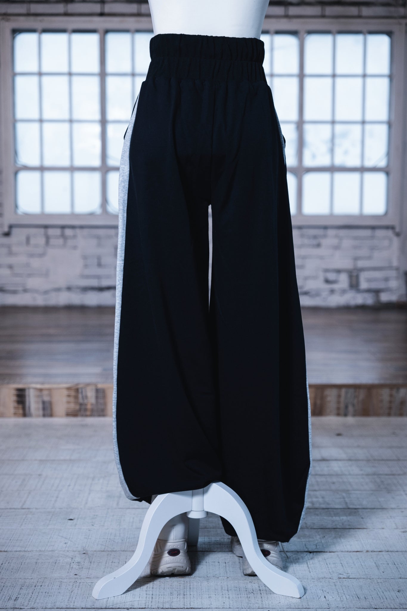 sideline zip pants black