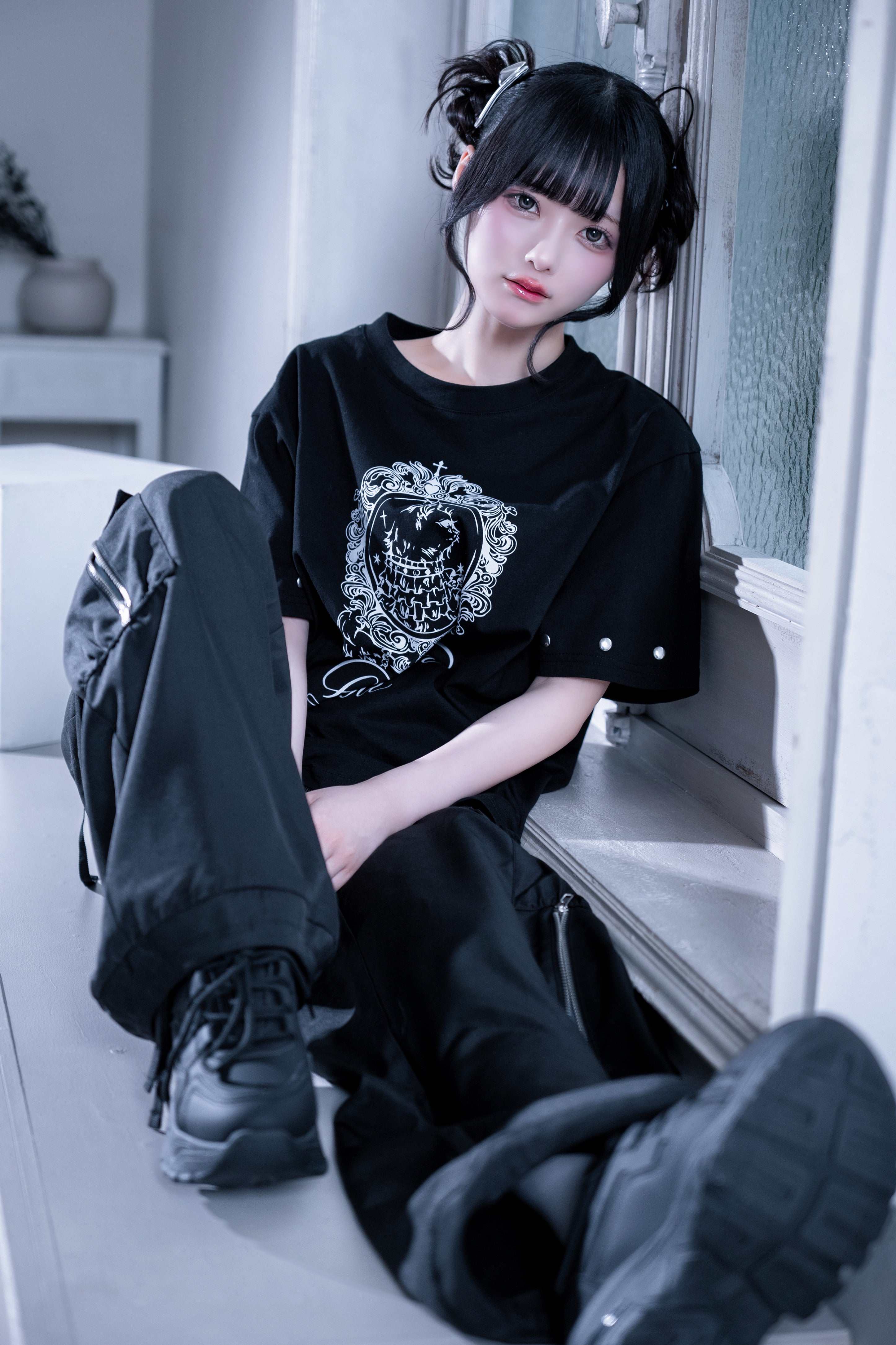 dd cat art studs Tee black