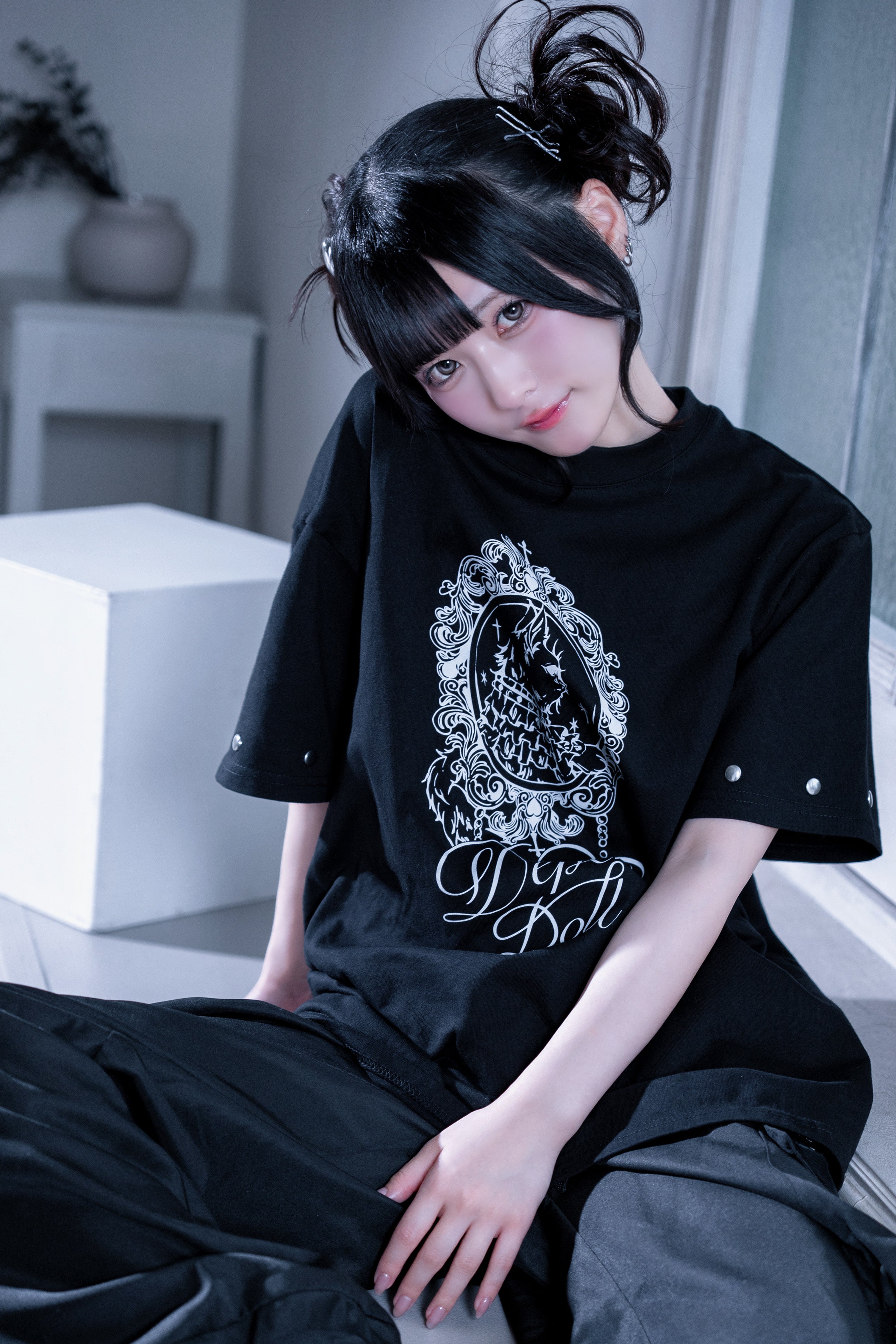 dd cat art studs Tee black