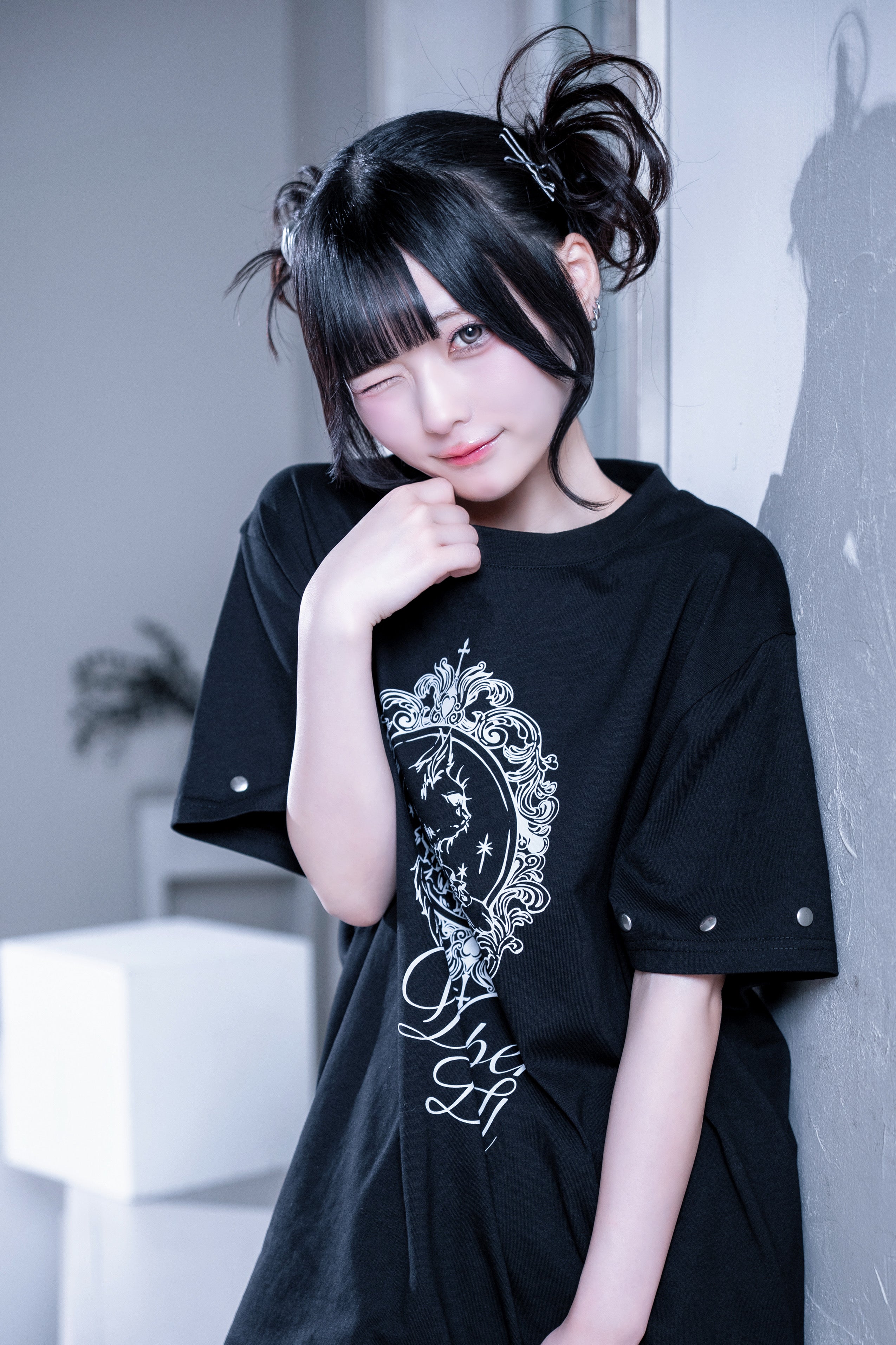dd cat art studs Tee black
