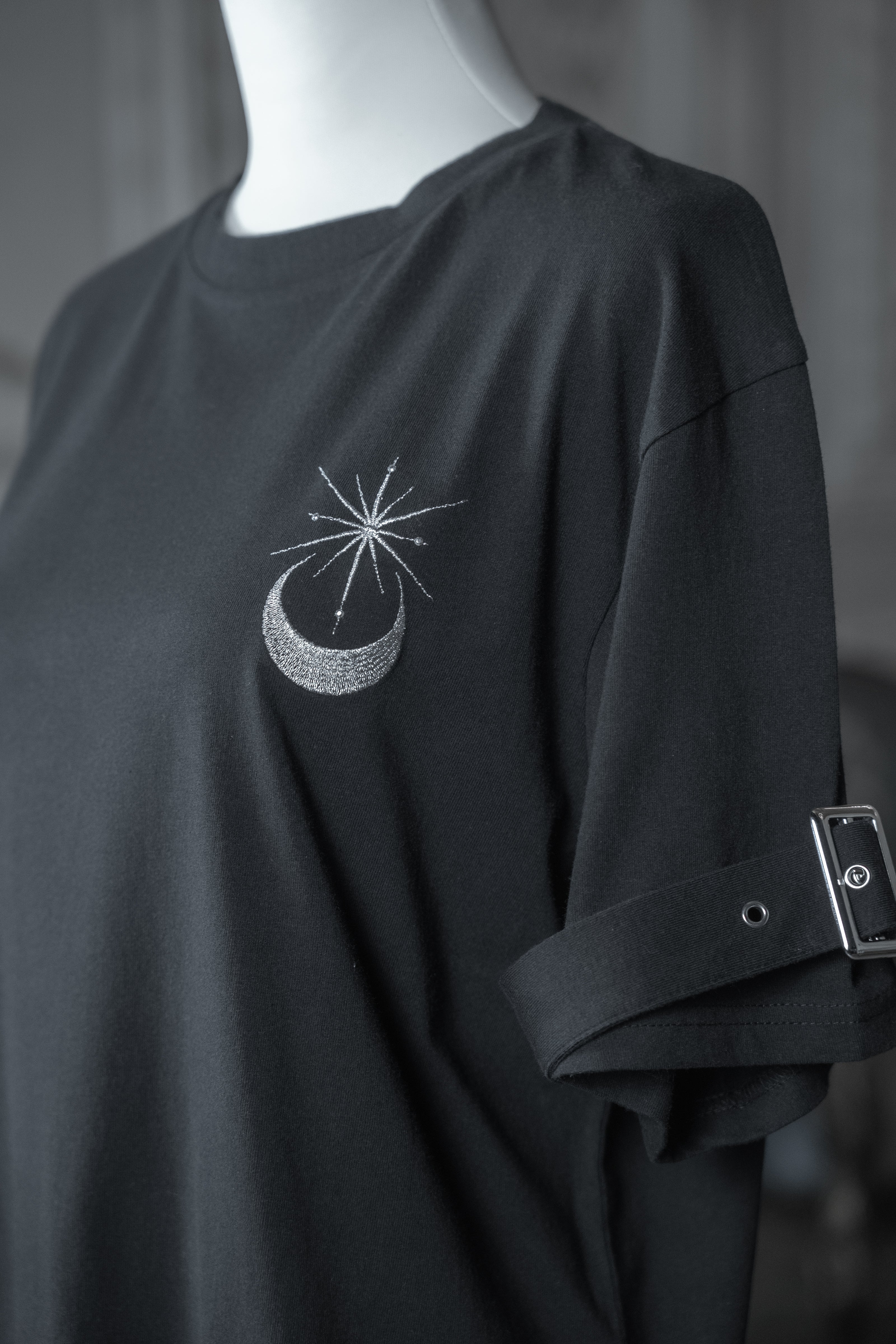 dd moon star Tee black