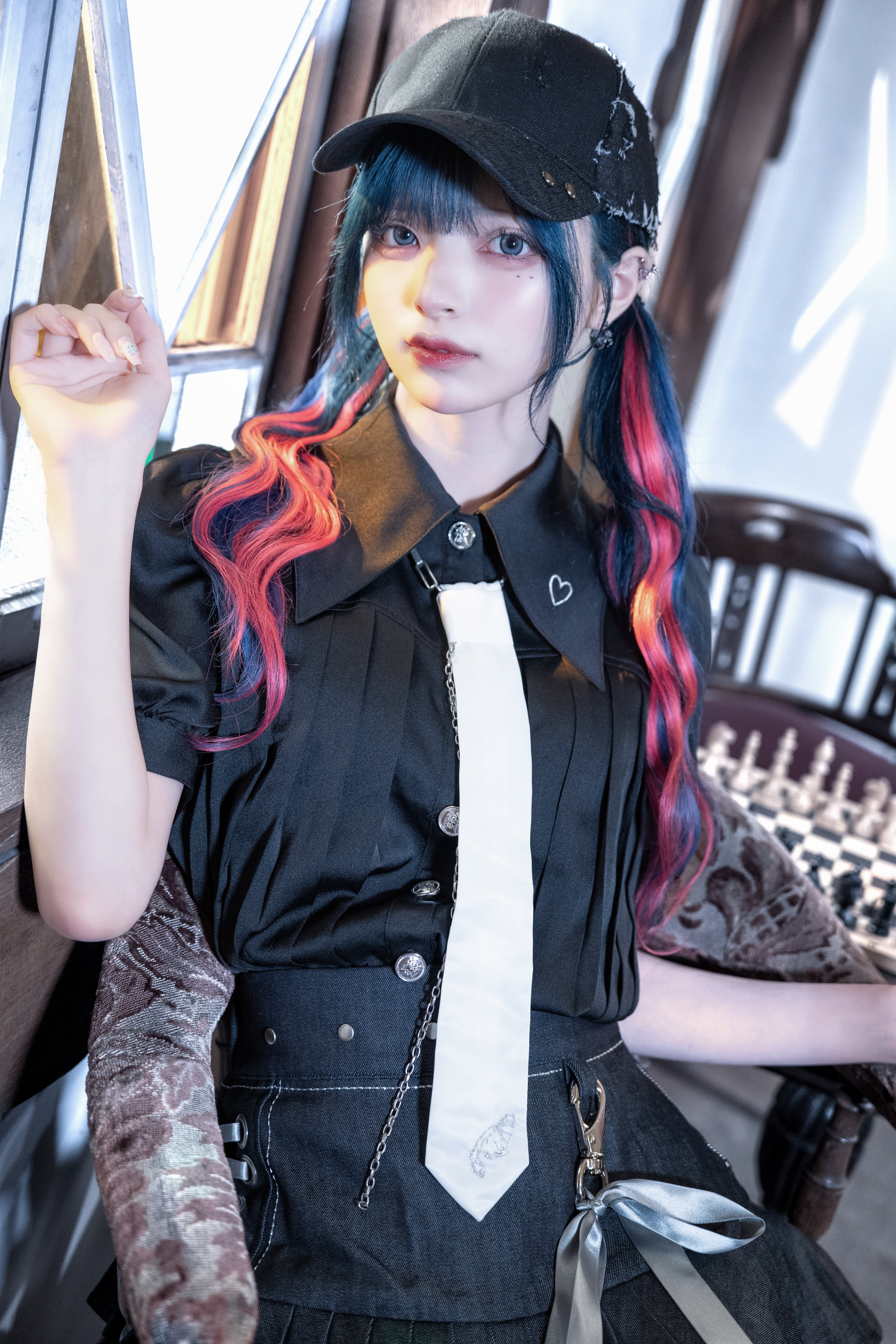 dd chain necktie white