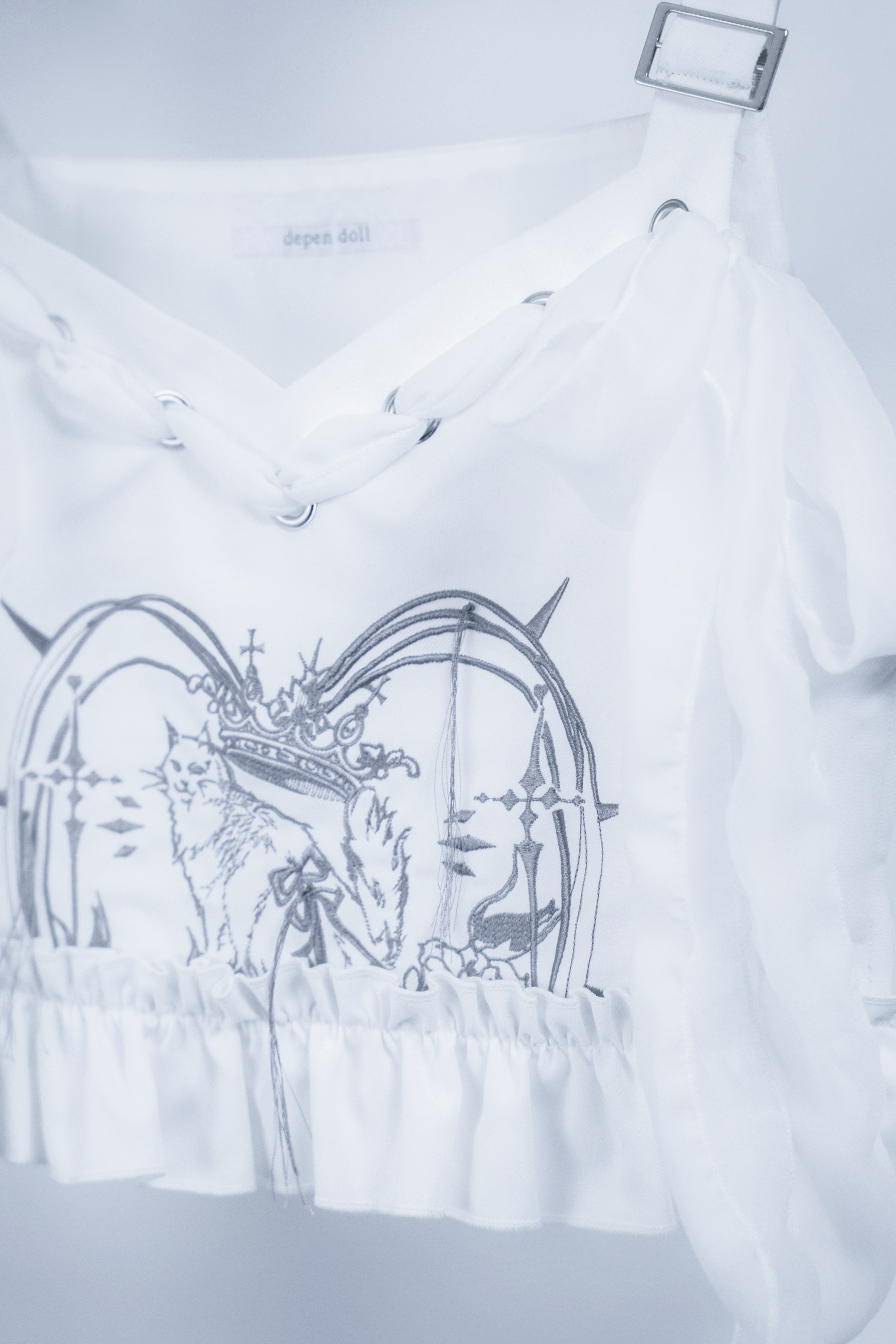 doll cat crown setup white