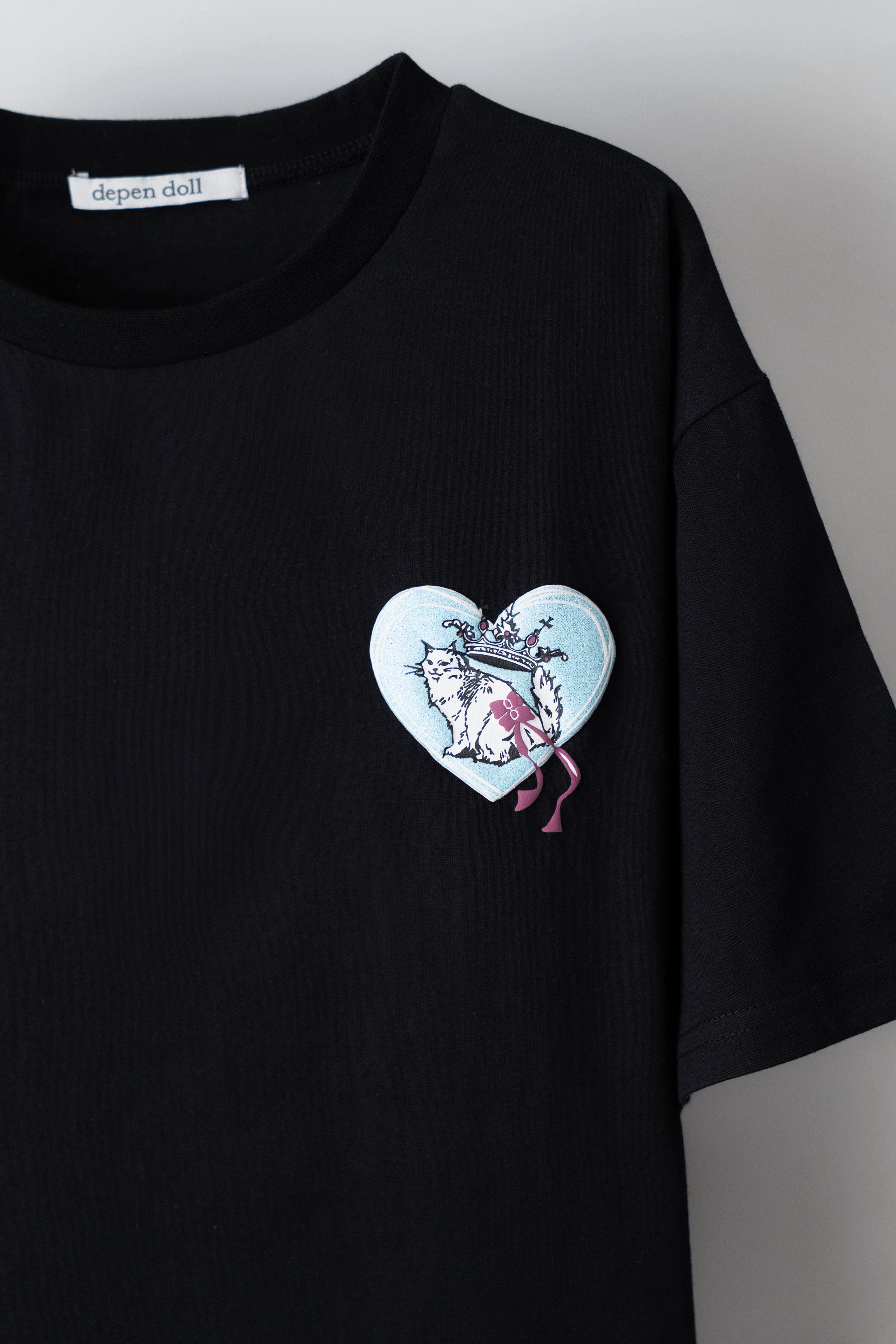 cat crown doll Tee black