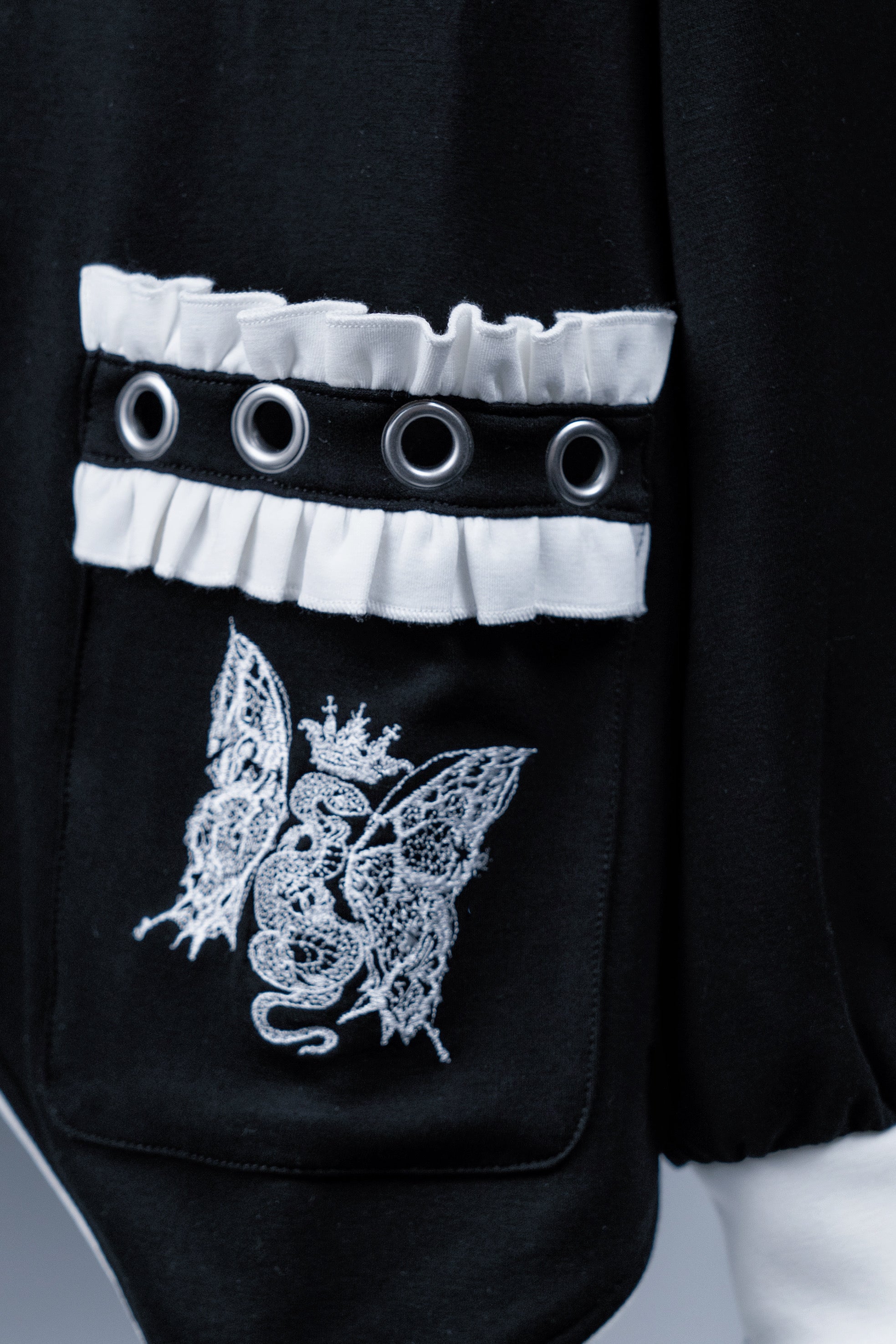 gibous × dependoll crown snake room wear black