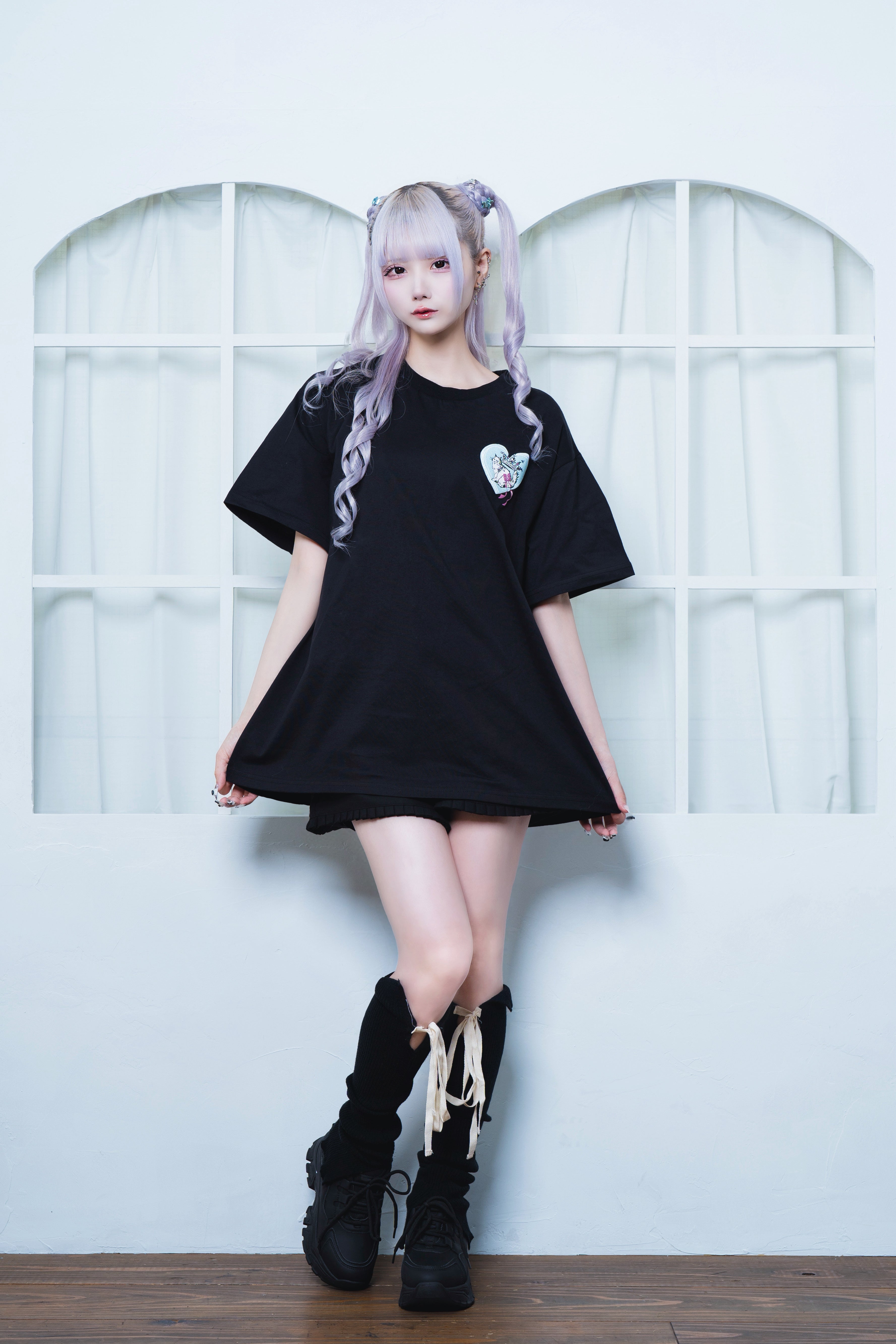 cat crown doll Tee black