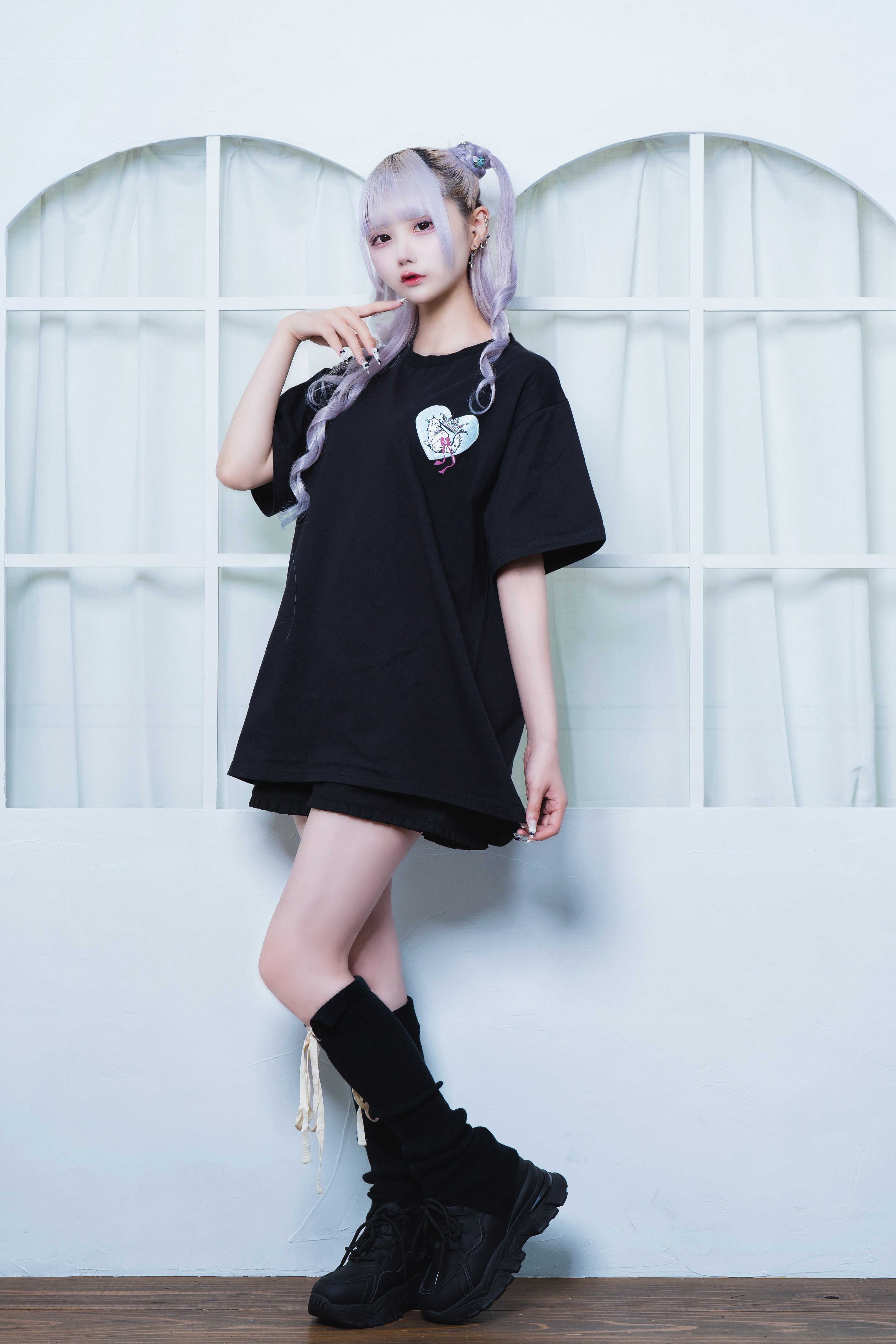 cat crown doll Tee black