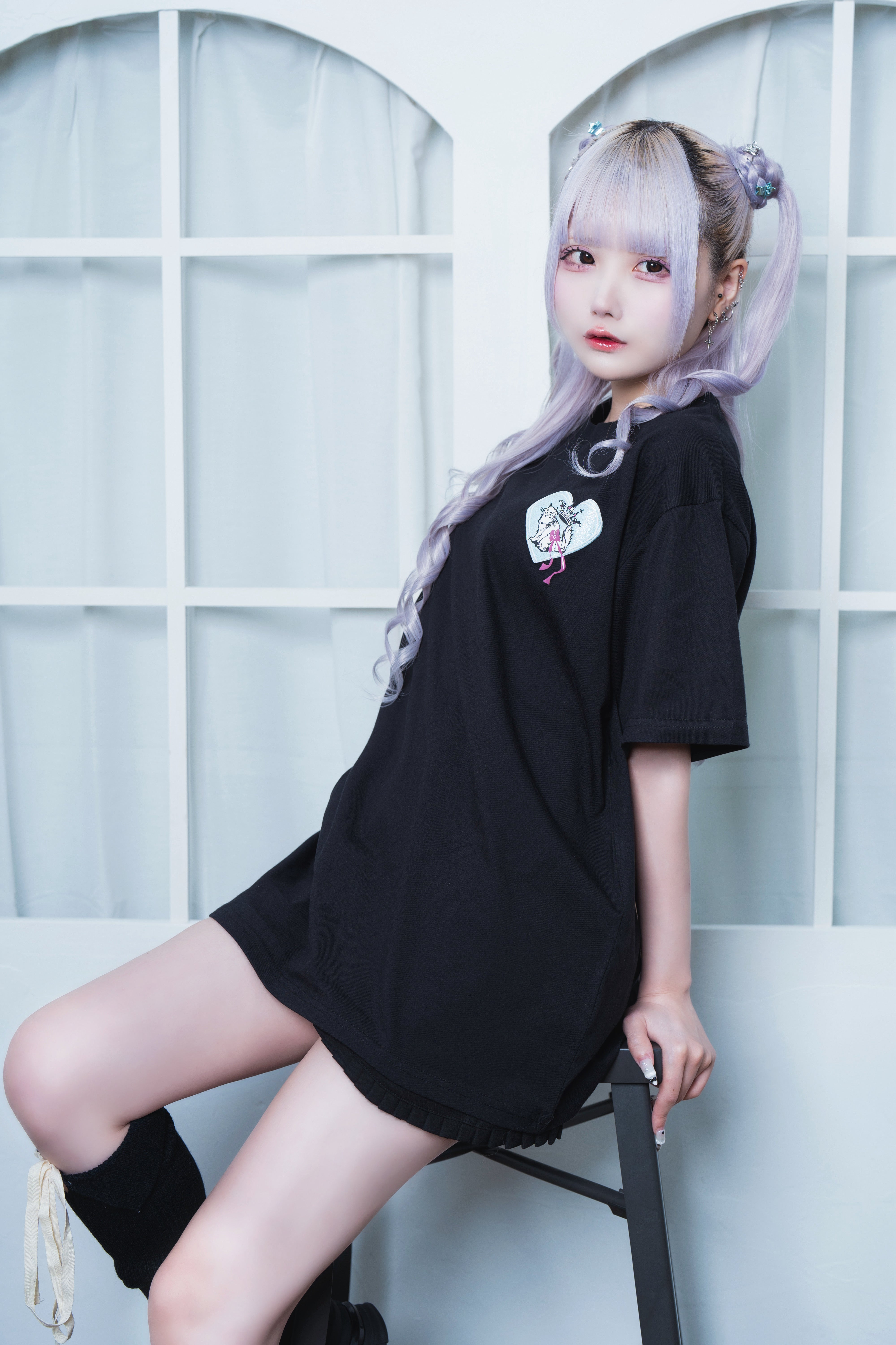 cat crown doll Tee black
