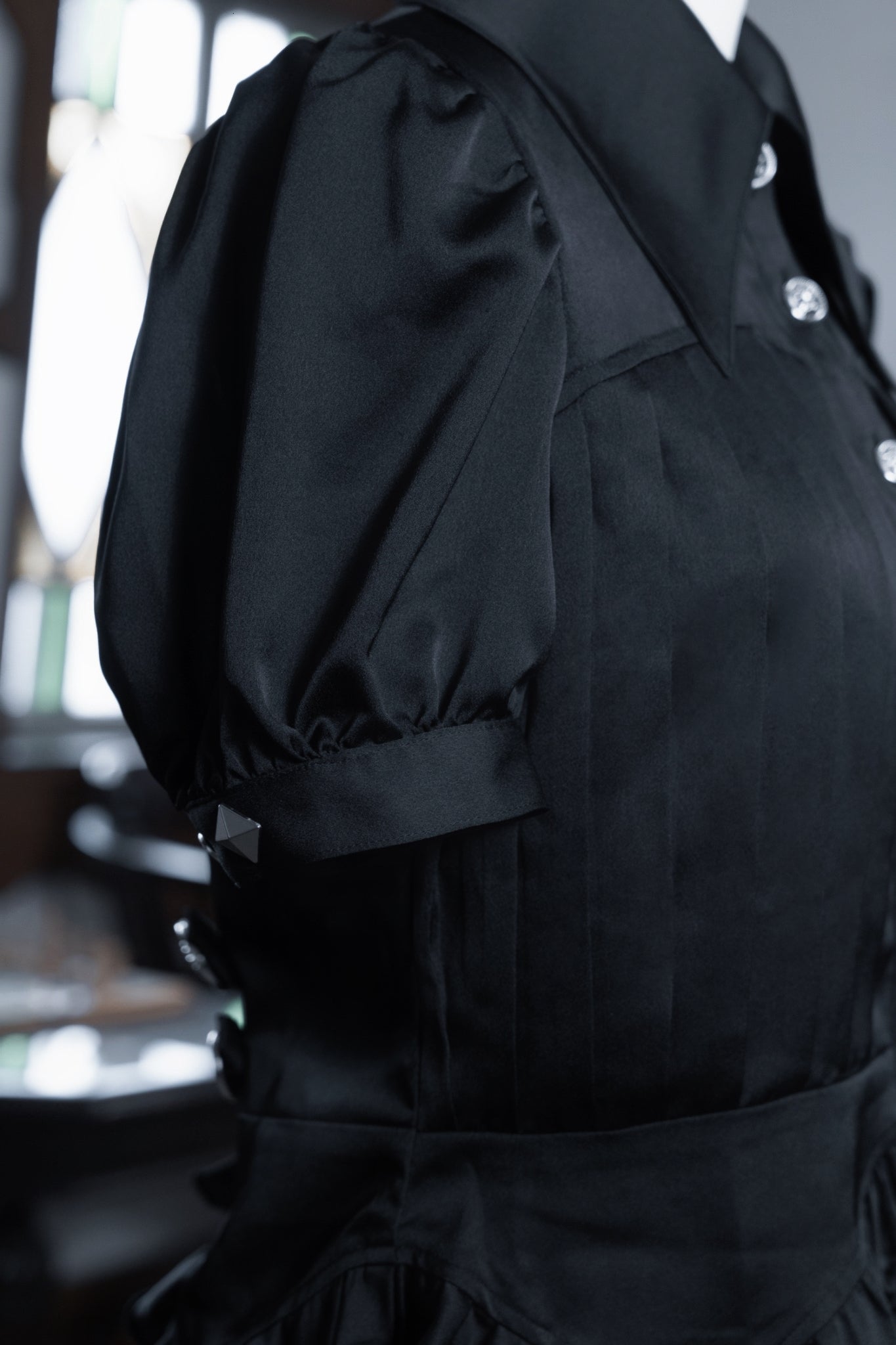 pleats puff blouse black