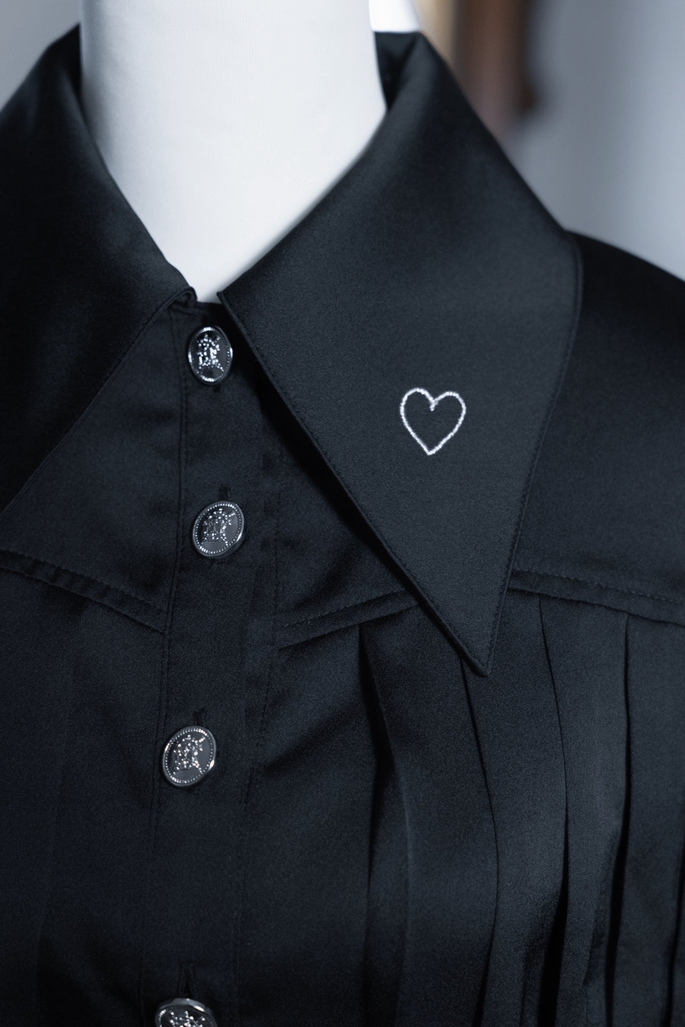 pleats puff blouse black