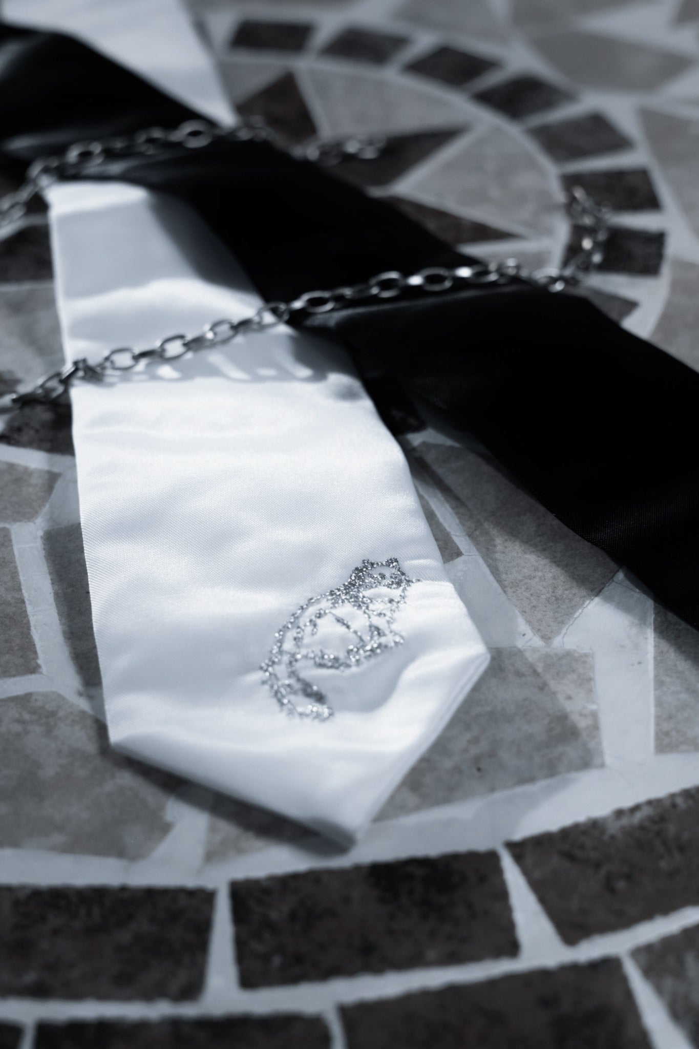 dd chain necktie black