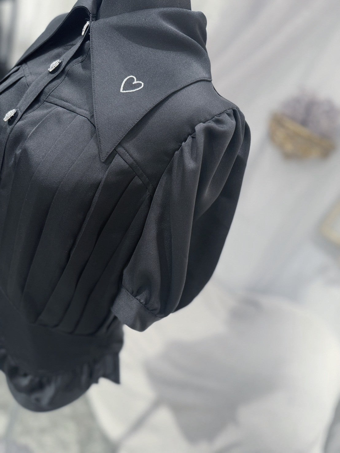 pleats puff blouse black