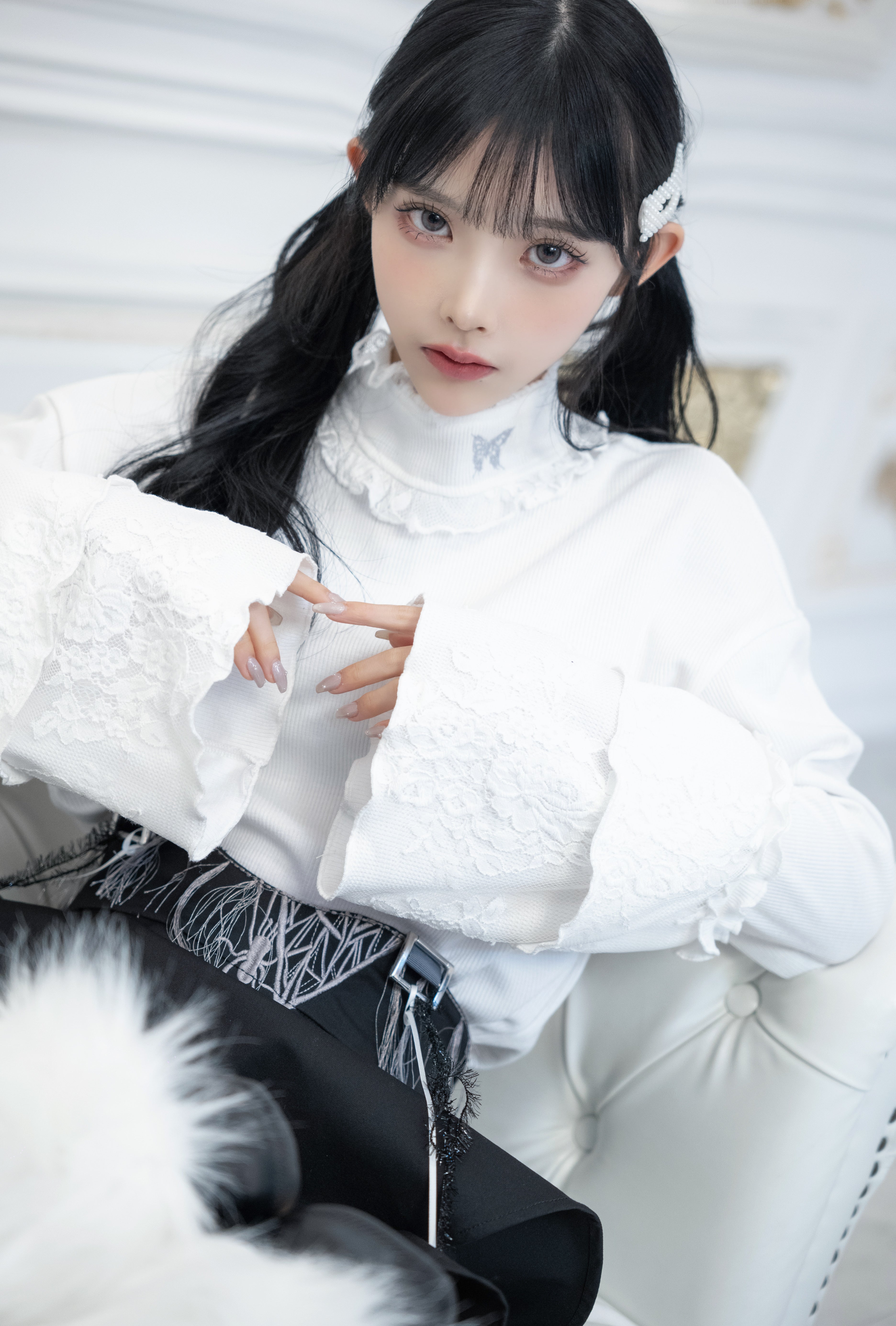 frill neck inner white