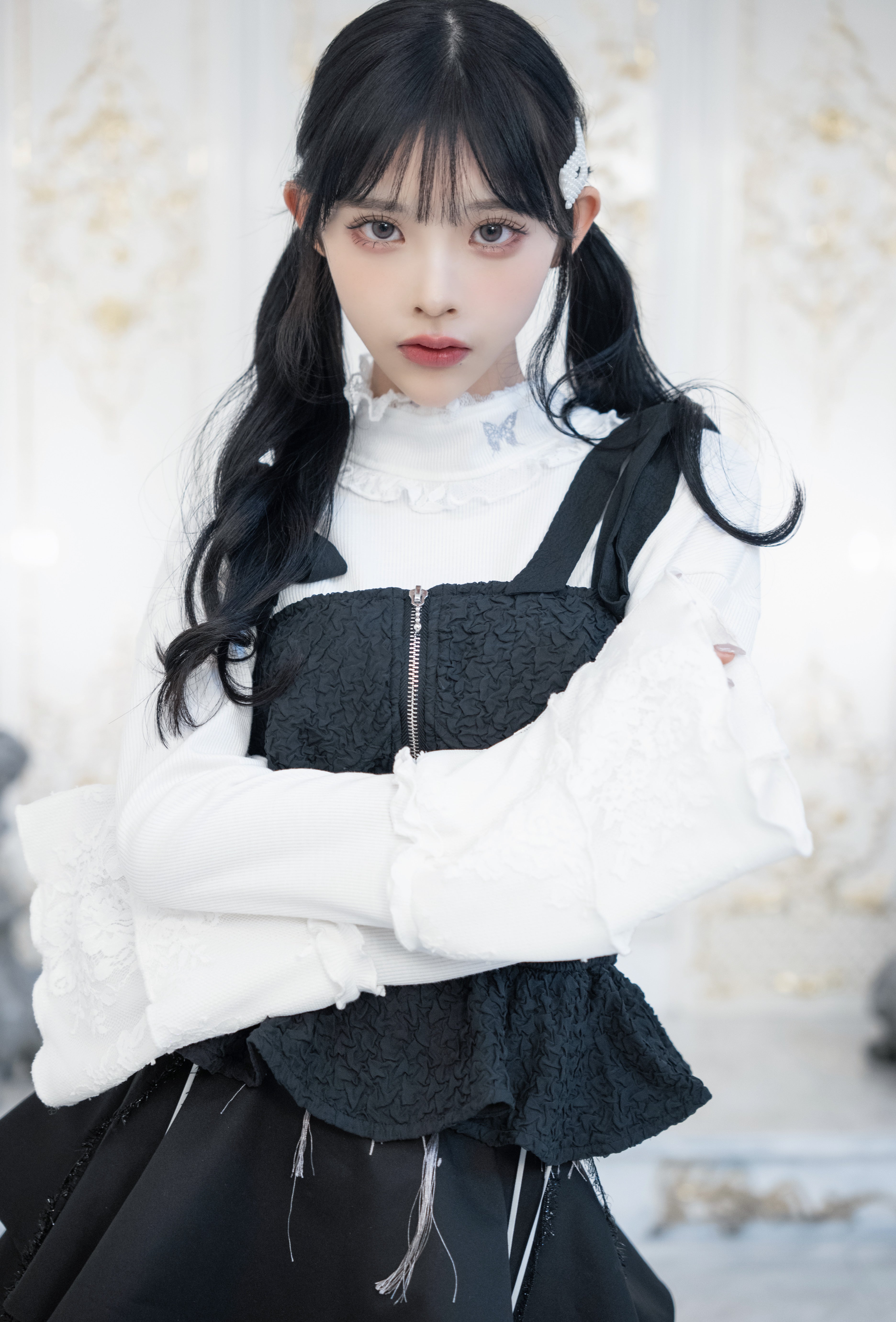frill neck inner white