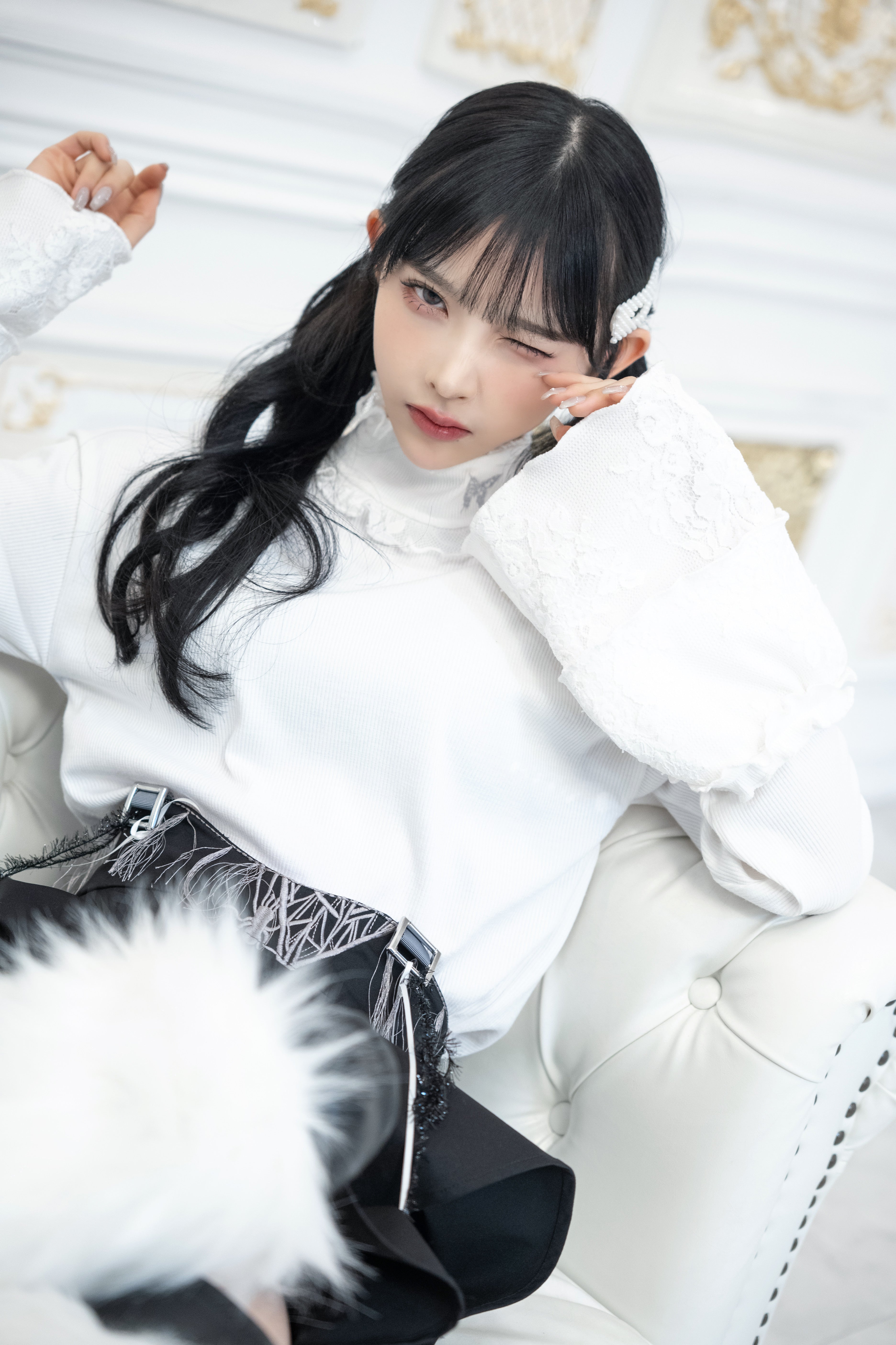 frill neck inner white