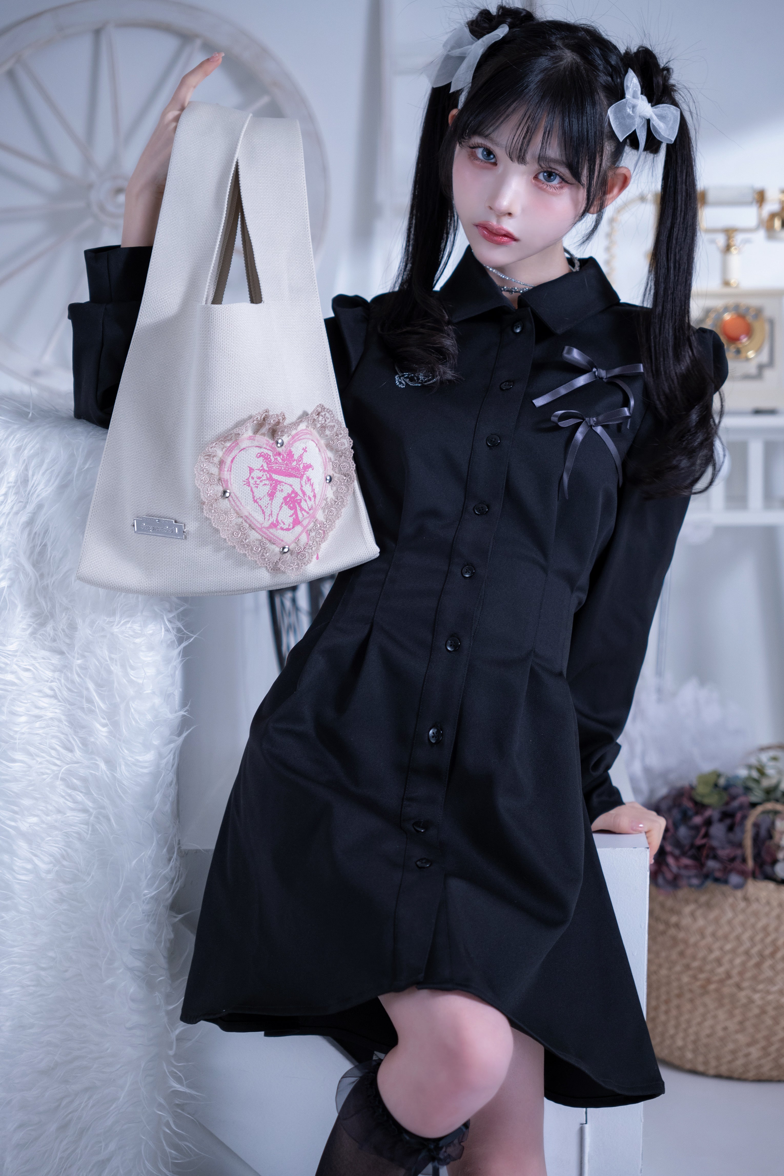 heart race knit tote beige