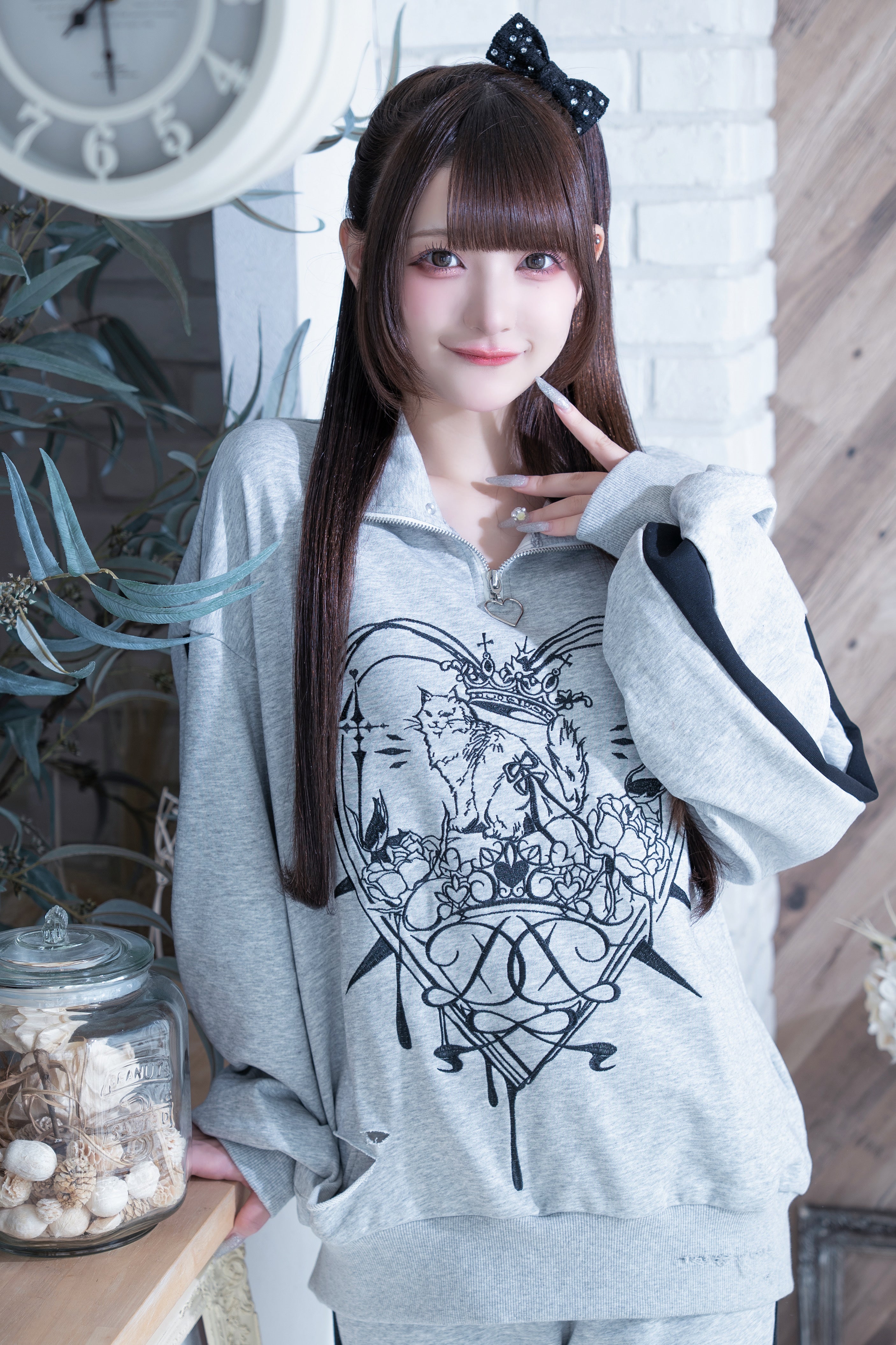 dd cat thorny sweat tops gray