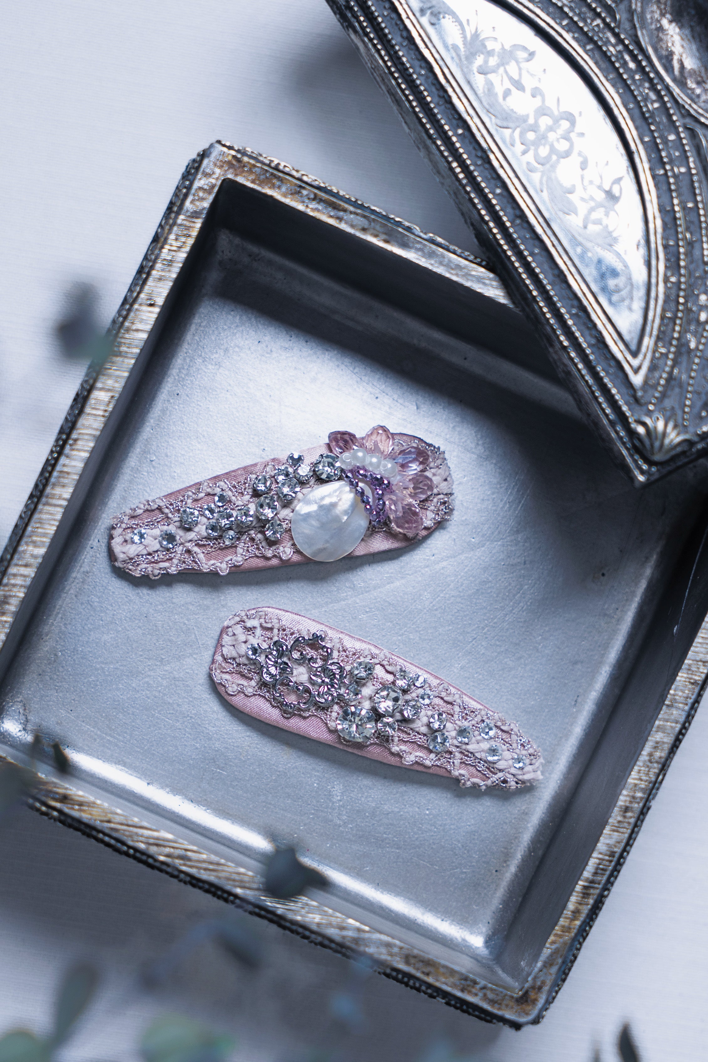 doll hair clip -Merrow-