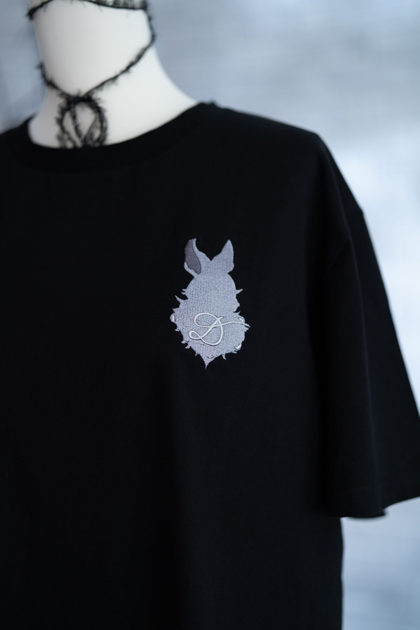 dd rabbit Tee black