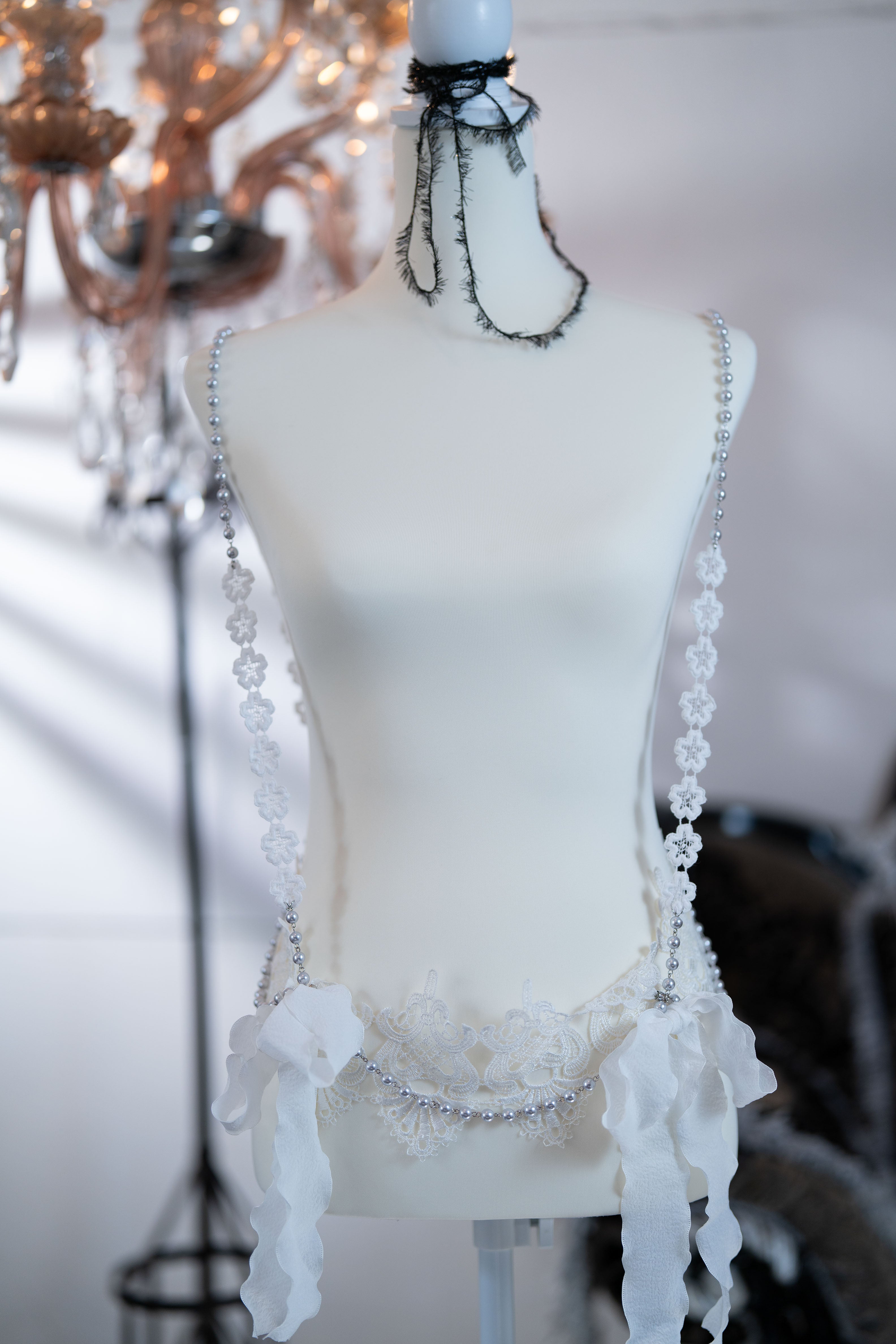 lace perl harness white – dependoll