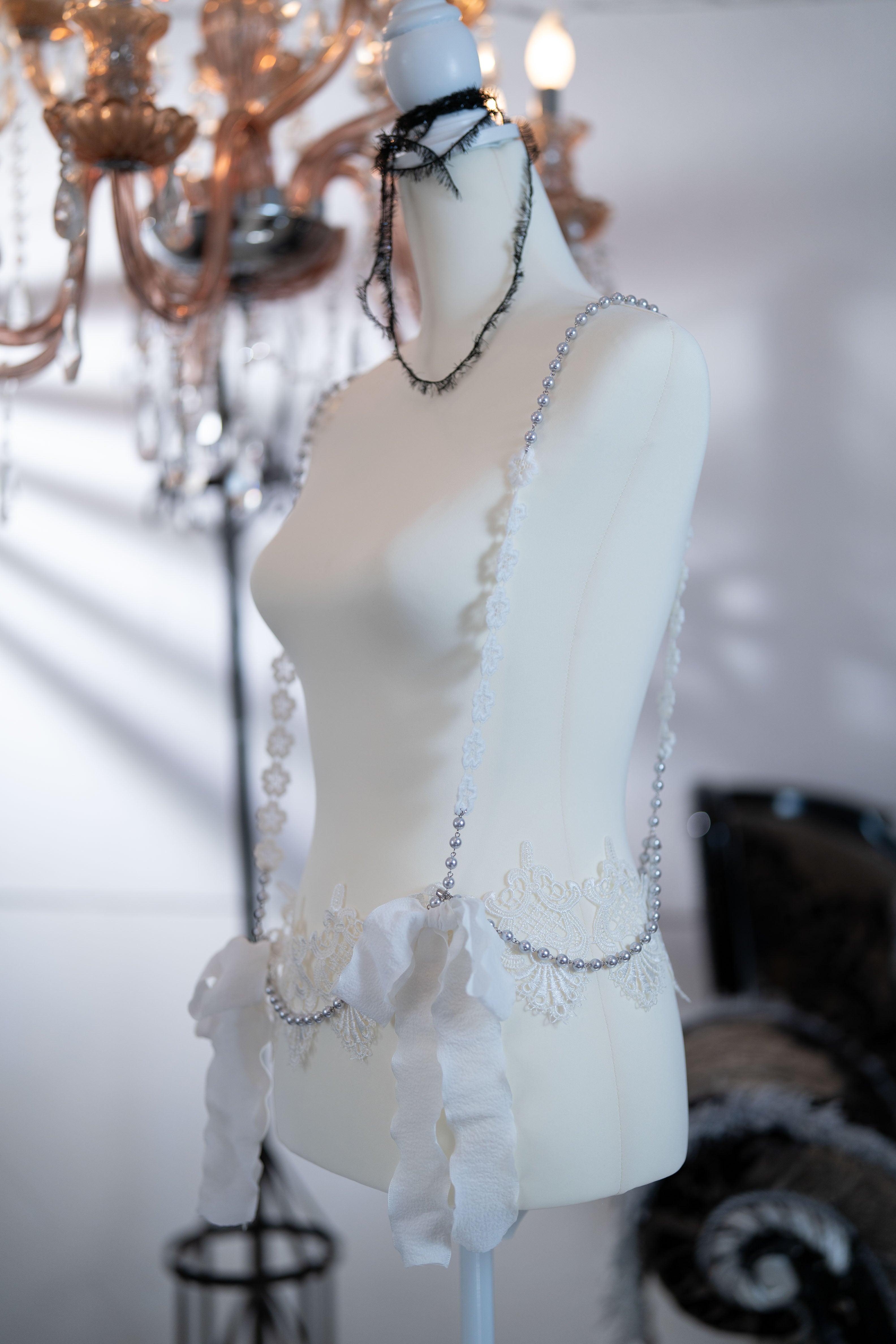 lace perl harness white – dependoll