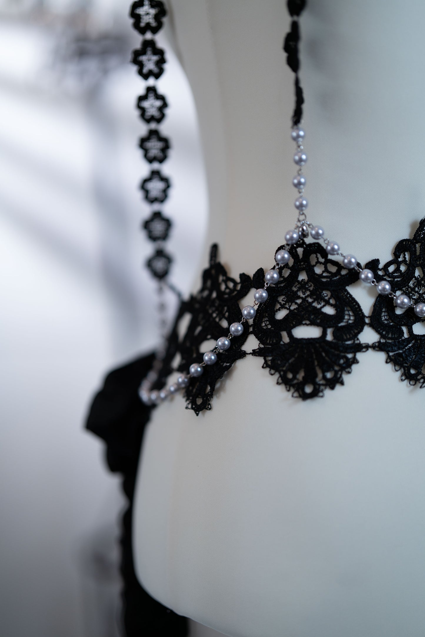 lace perl harness black