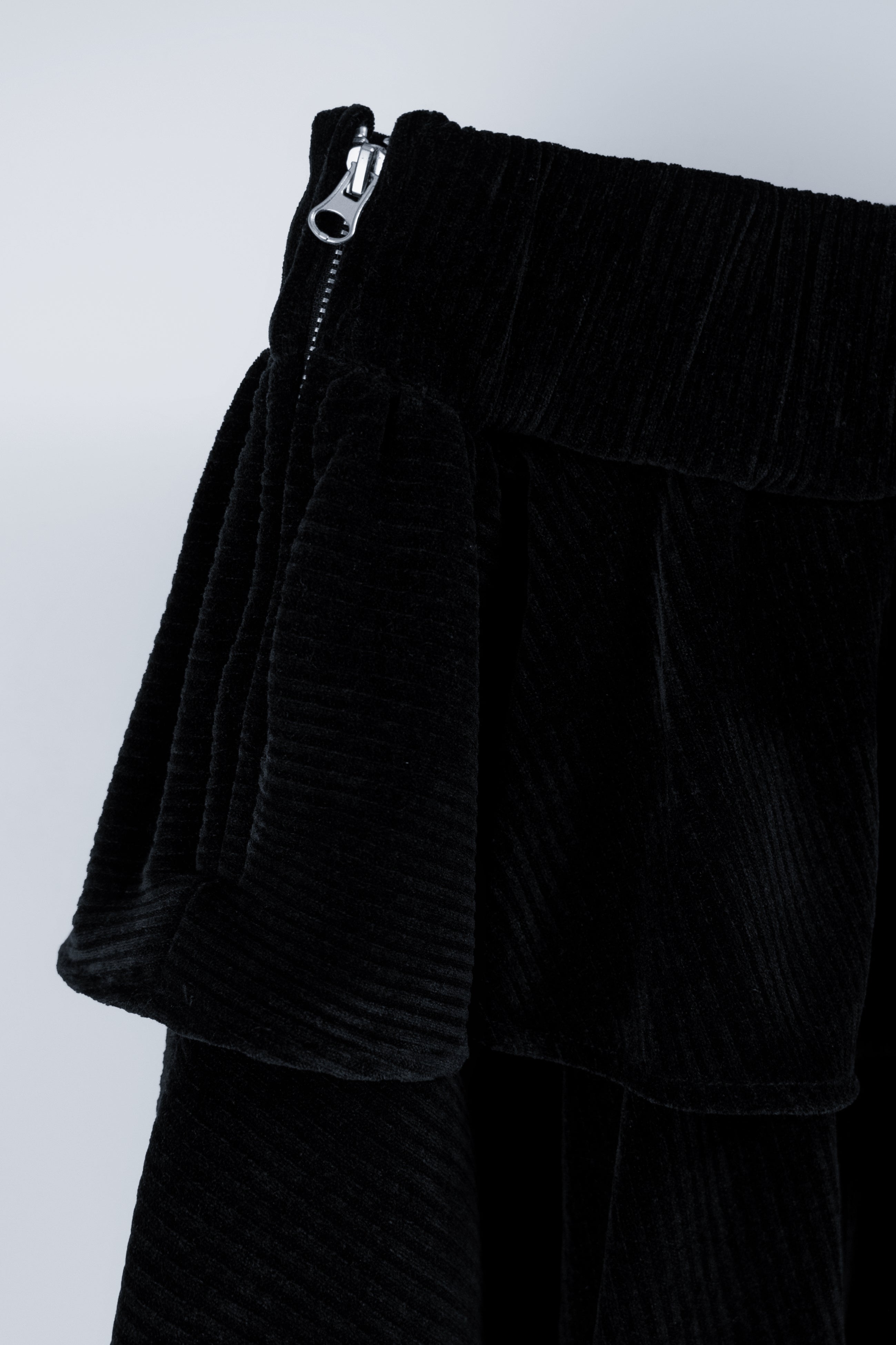 frill knit setup black