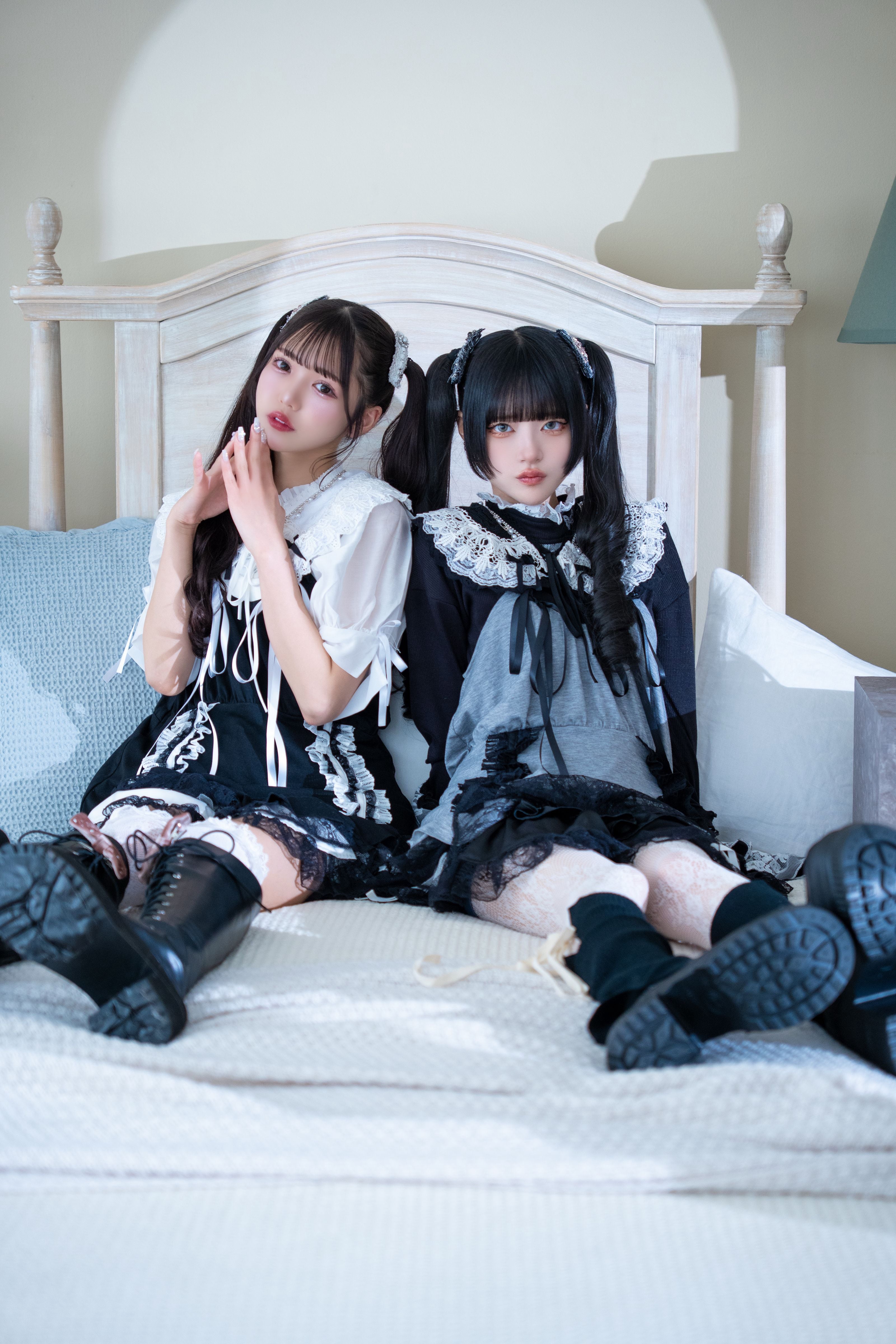 doll seraphic collar white