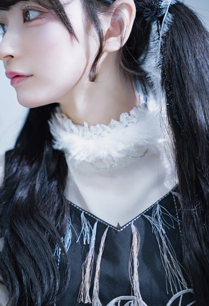 lace far choker white