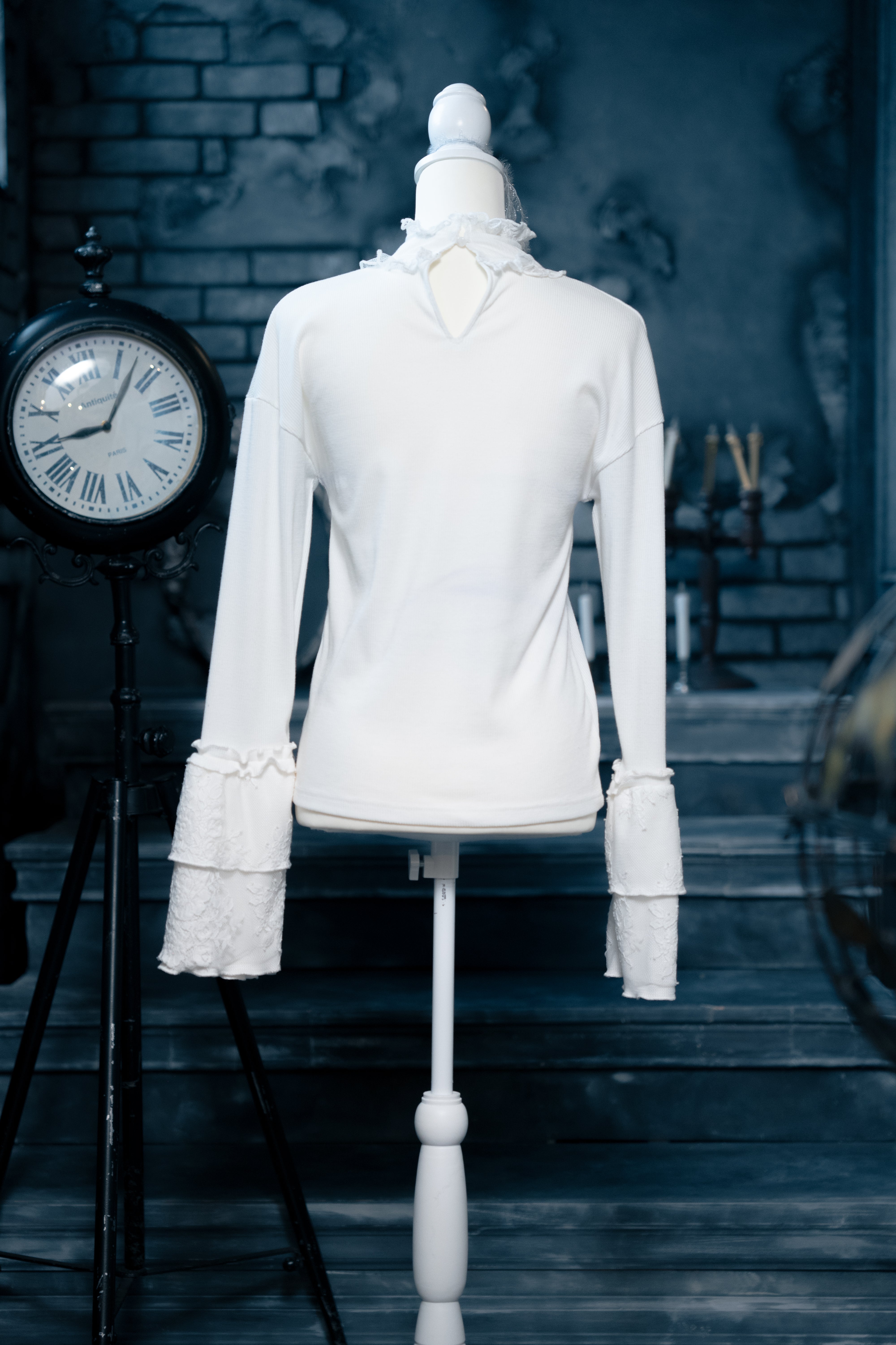 frill neck inner white